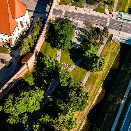 Milde's Near The Center - Hospodarska Street